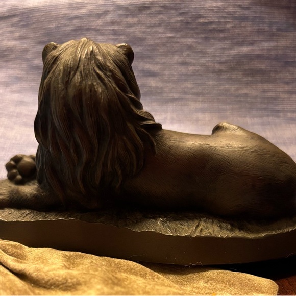 Majestic Bronze Lion and Lamb Sculpture - Picture 2 of 2